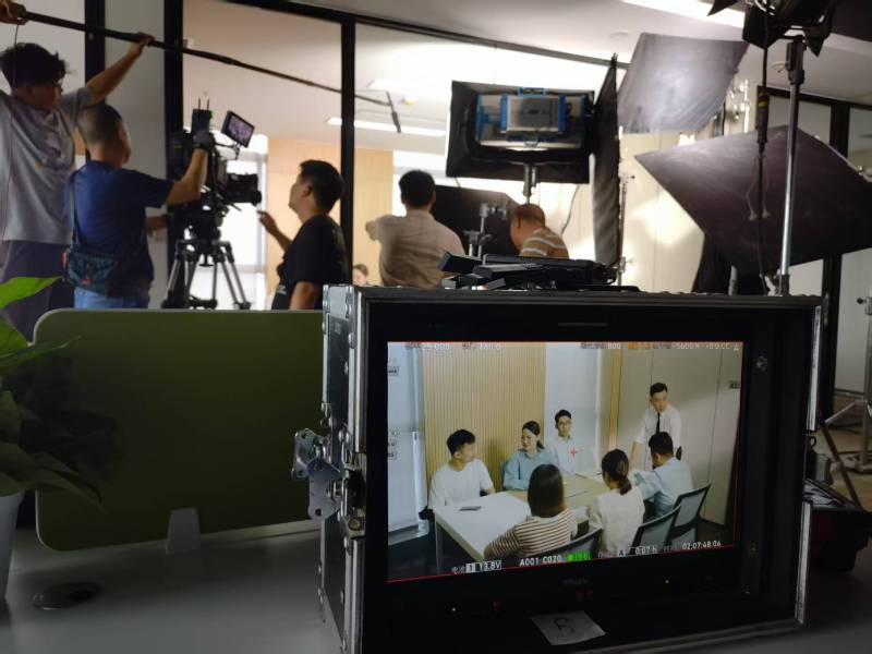 锡林浩特市TVC拍摄公司：科技产品视觉化大师，诠释未来感与功能美学